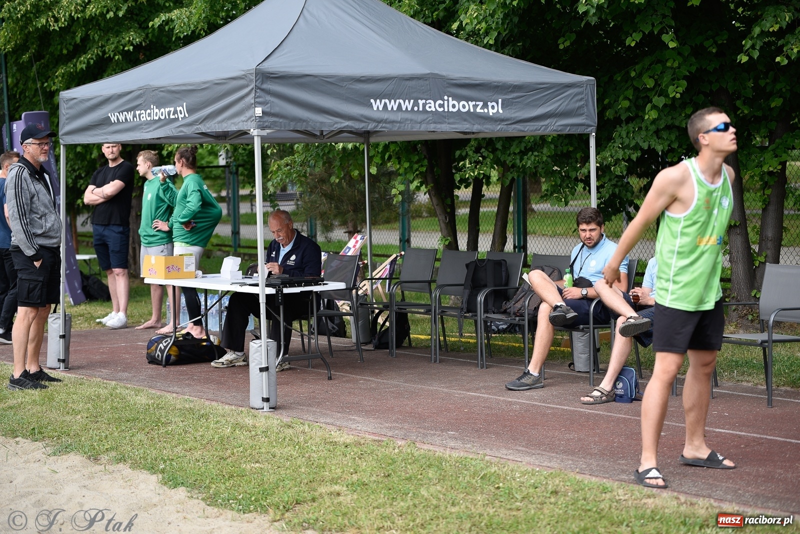 Zdjęcie w galerii na portalu naszraciborz.pl: Półfinał mistrzostw Śląska juniorów w siatkówce plażowej w Raciborzu i Krzanowicach [FOTO] wiadomości z regionu