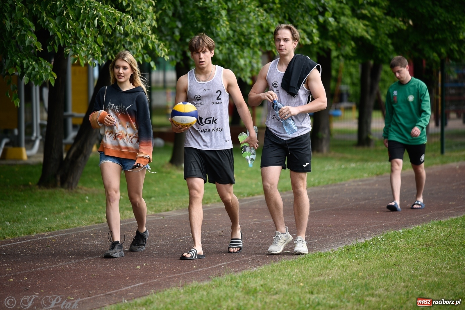 Zdjęcie w galerii na portalu naszraciborz.pl: Półfinał mistrzostw Śląska juniorów w siatkówce plażowej w Raciborzu i Krzanowicach [FOTO] wiadomości z regionu