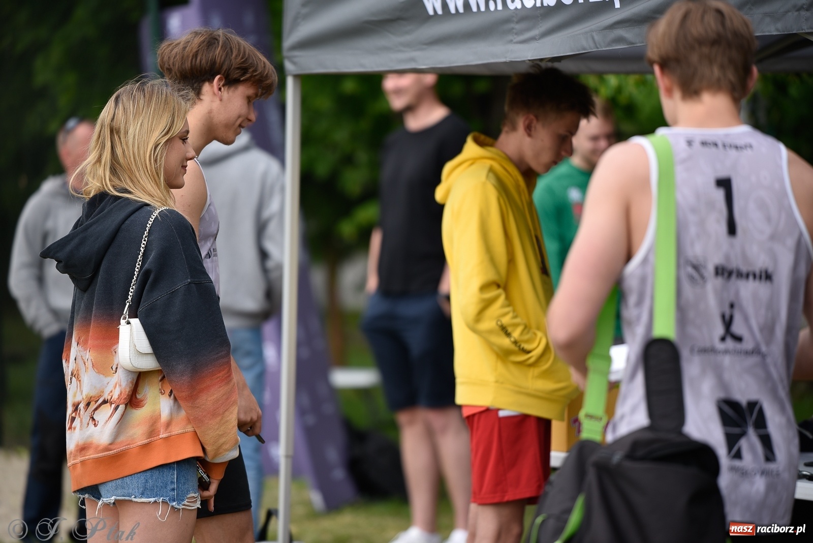 Zdjęcie w galerii na portalu naszraciborz.pl: Półfinał mistrzostw Śląska juniorów w siatkówce plażowej w Raciborzu i Krzanowicach [FOTO] wiadomości z regionu