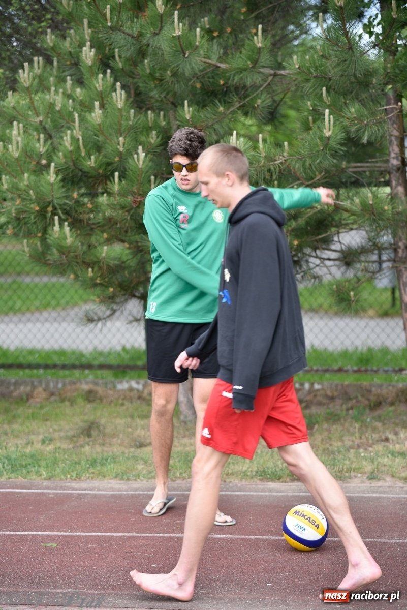 Zdjęcie w galerii na portalu naszraciborz.pl: Półfinał mistrzostw Śląska juniorów w siatkówce plażowej w Raciborzu i Krzanowicach [FOTO] wiadomości z regionu