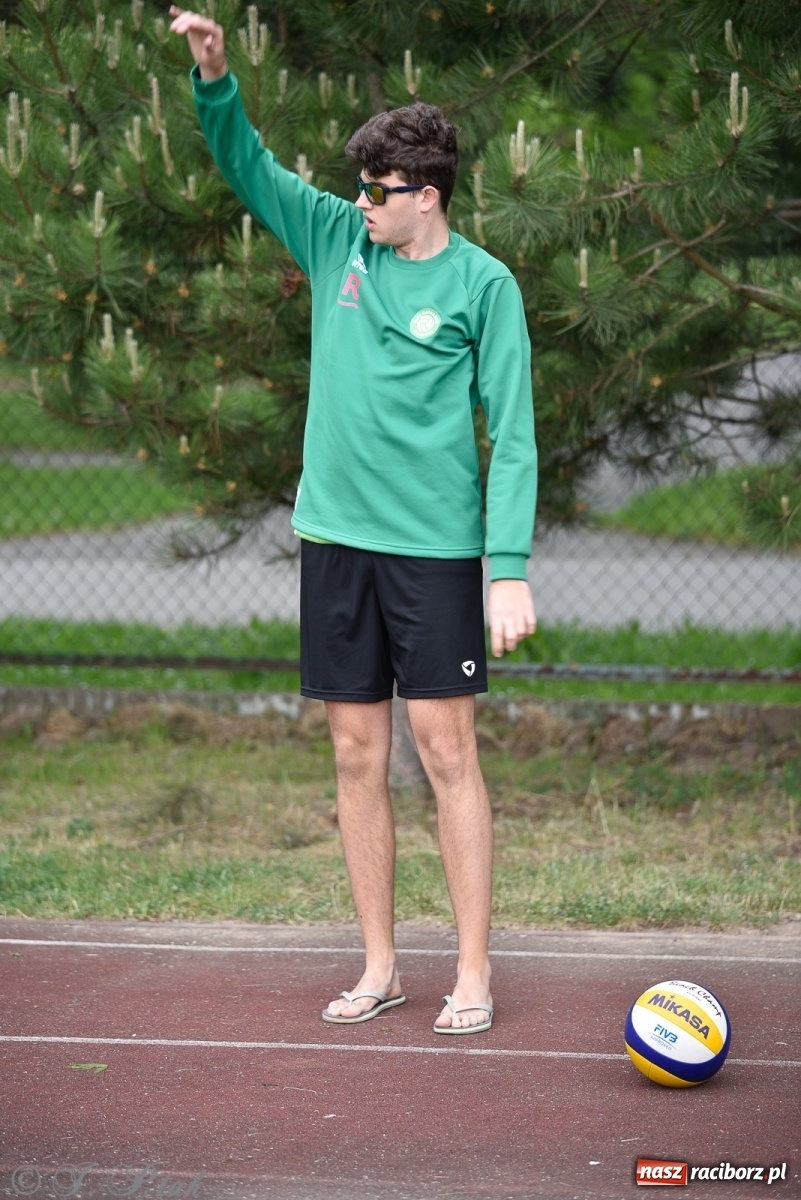 Zdjęcie w galerii na portalu naszraciborz.pl: Półfinał mistrzostw Śląska juniorów w siatkówce plażowej w Raciborzu i Krzanowicach [FOTO] wiadomości z regionu