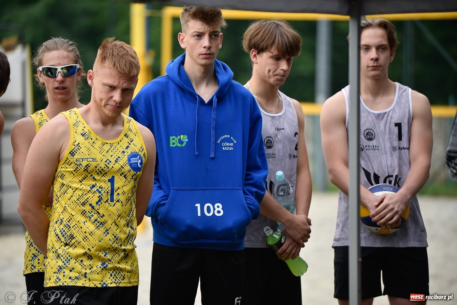 Zdjęcie w galerii na portalu naszraciborz.pl: Półfinał mistrzostw Śląska juniorów w siatkówce plażowej w Raciborzu i Krzanowicach [FOTO] wiadomości z regionu