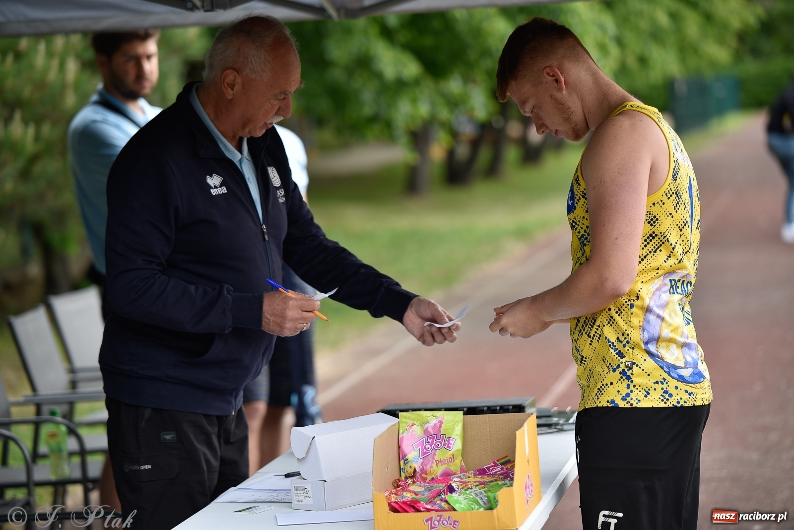 Zdjęcie w galerii na portalu naszraciborz.pl: Półfinał mistrzostw Śląska juniorów w siatkówce plażowej w Raciborzu i Krzanowicach [FOTO] wiadomości z regionu