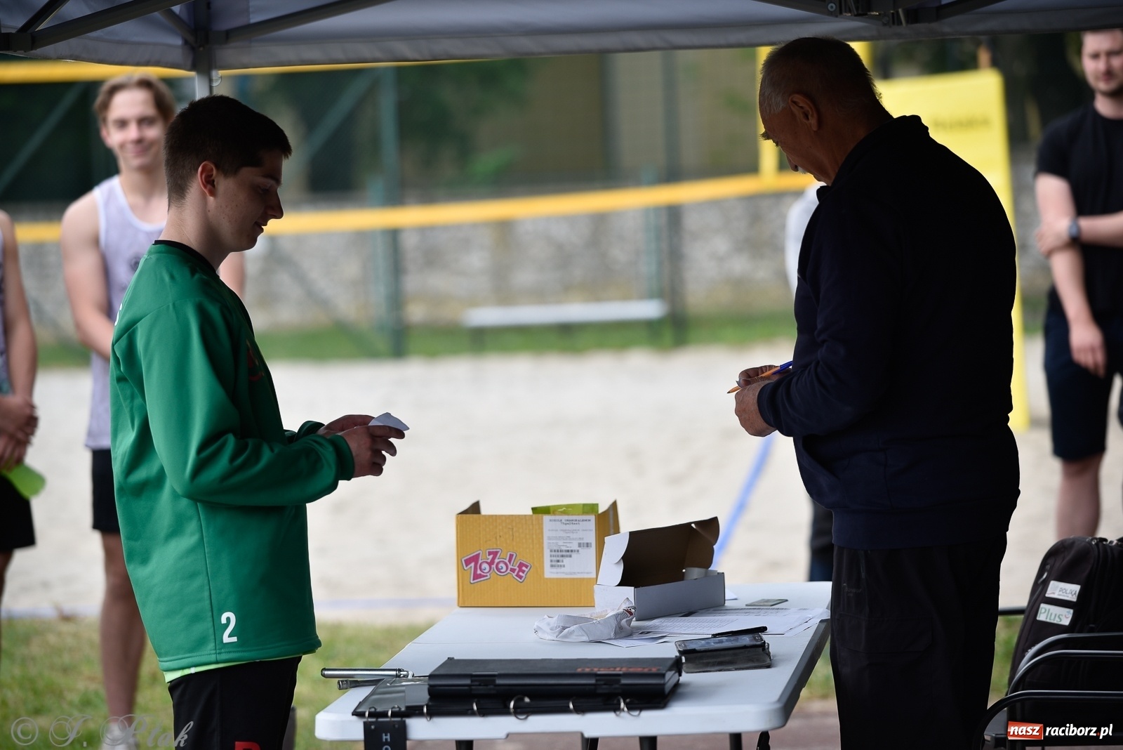 Zdjęcie w galerii na portalu naszraciborz.pl: Półfinał mistrzostw Śląska juniorów w siatkówce plażowej w Raciborzu i Krzanowicach [FOTO] wiadomości z regionu