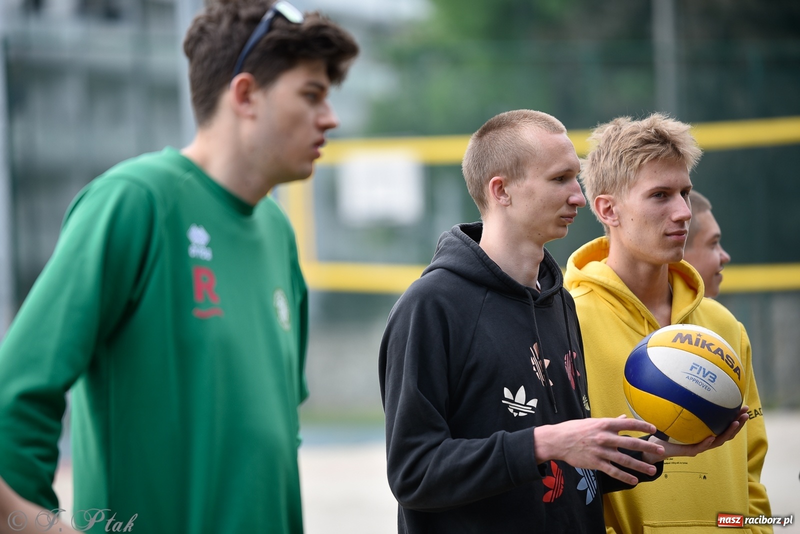 Zdjęcie w galerii na portalu naszraciborz.pl: Półfinał mistrzostw Śląska juniorów w siatkówce plażowej w Raciborzu i Krzanowicach [FOTO] wiadomości z regionu