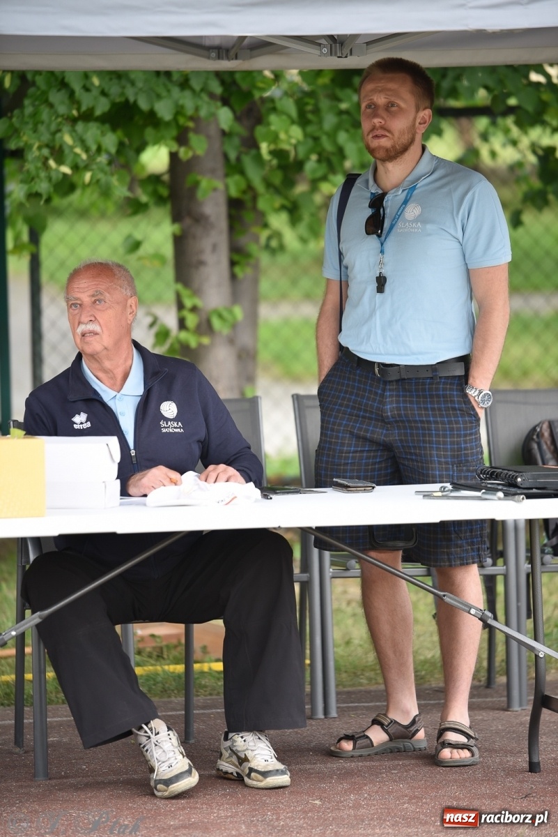 Zdjęcie w galerii na portalu naszraciborz.pl: Półfinał mistrzostw Śląska juniorów w siatkówce plażowej w Raciborzu i Krzanowicach [FOTO] wiadomości z regionu