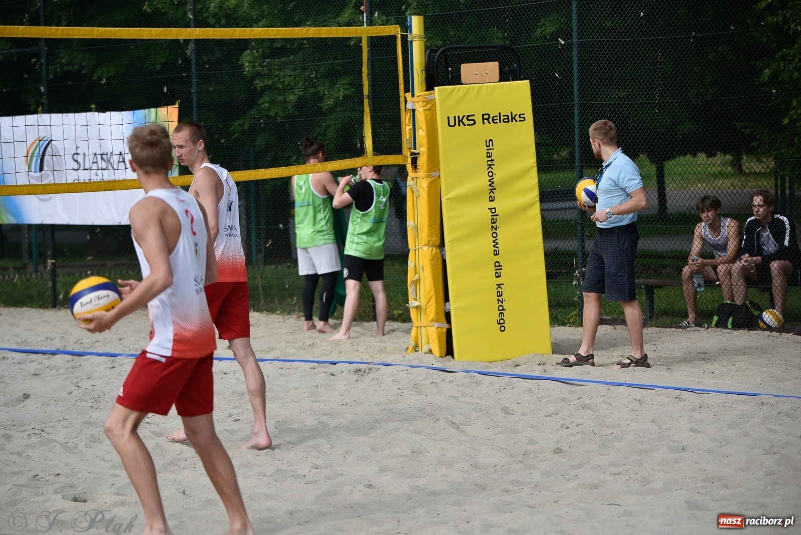 Zdjęcie w galerii na portalu naszraciborz.pl: Półfinał mistrzostw Śląska juniorów w siatkówce plażowej w Raciborzu i Krzanowicach [FOTO] wiadomości z regionu