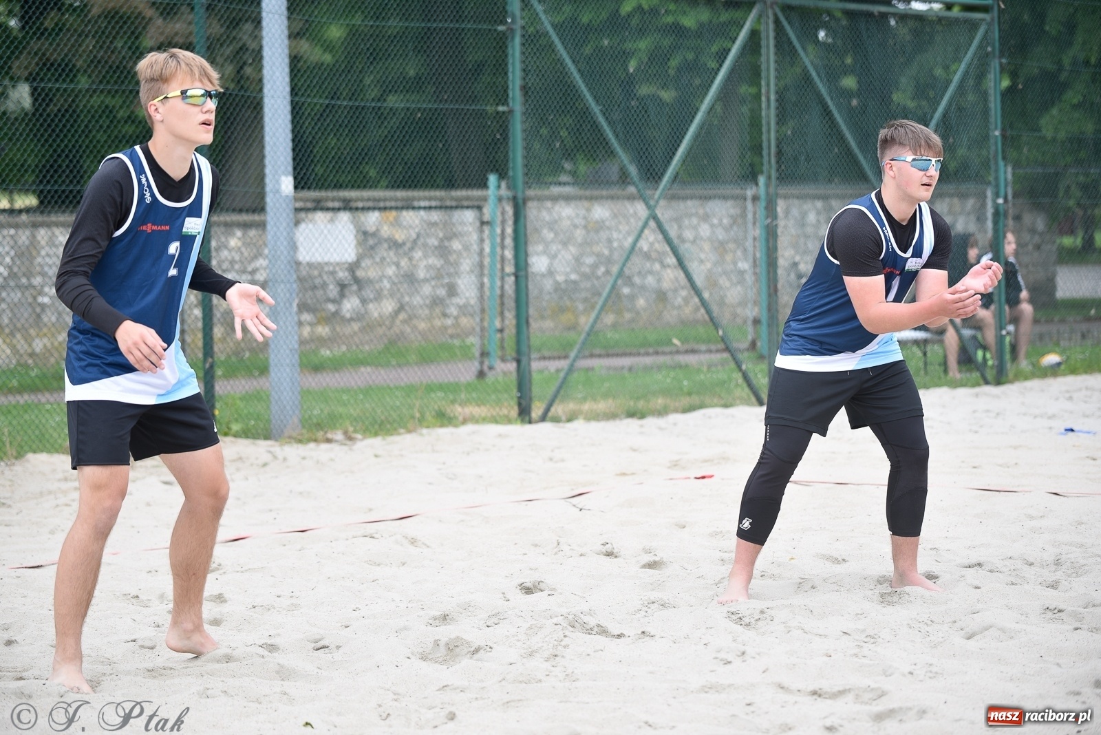 Zdjęcie w galerii na portalu naszraciborz.pl: Półfinał mistrzostw Śląska juniorów w siatkówce plażowej w Raciborzu i Krzanowicach [FOTO] wiadomości z regionu