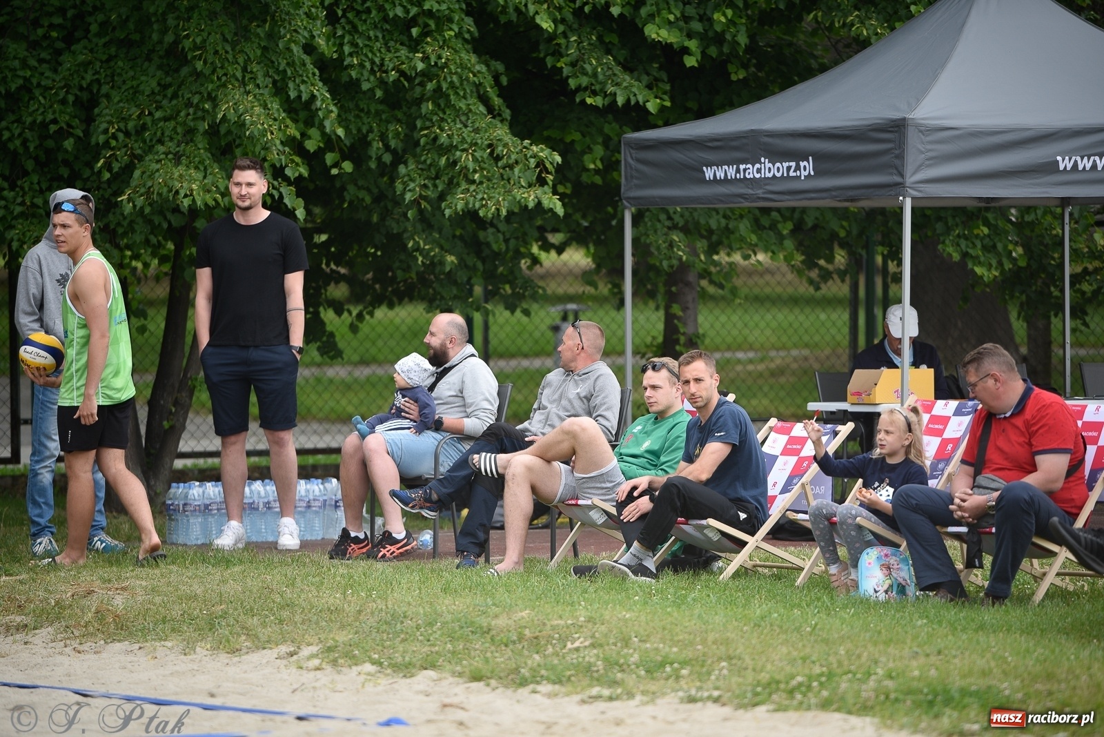 Zdjęcie w galerii na portalu naszraciborz.pl: Półfinał mistrzostw Śląska juniorów w siatkówce plażowej w Raciborzu i Krzanowicach [FOTO] wiadomości z regionu