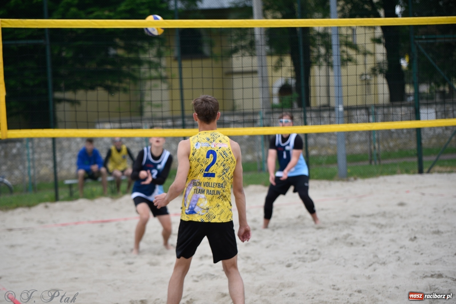 Zdjęcie w galerii na portalu naszraciborz.pl: Półfinał mistrzostw Śląska juniorów w siatkówce plażowej w Raciborzu i Krzanowicach [FOTO] wiadomości z regionu