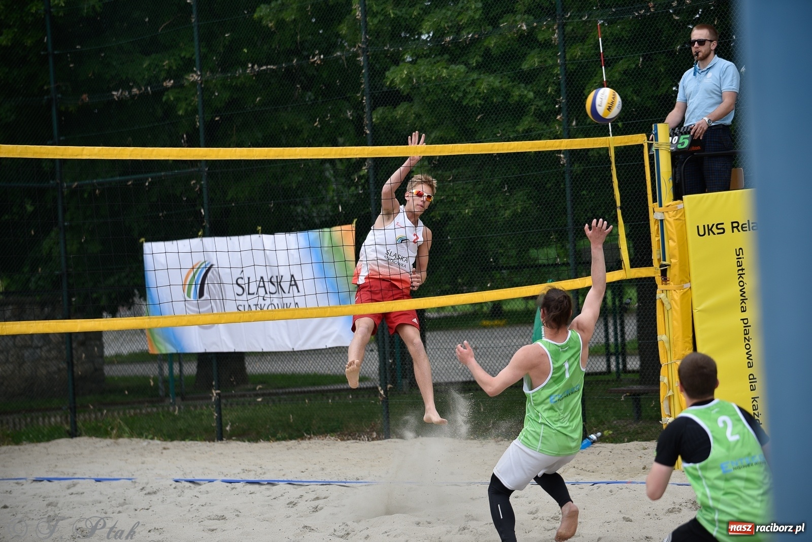 Zdjęcie w galerii na portalu naszraciborz.pl: Półfinał mistrzostw Śląska juniorów w siatkówce plażowej w Raciborzu i Krzanowicach [FOTO] wiadomości z regionu