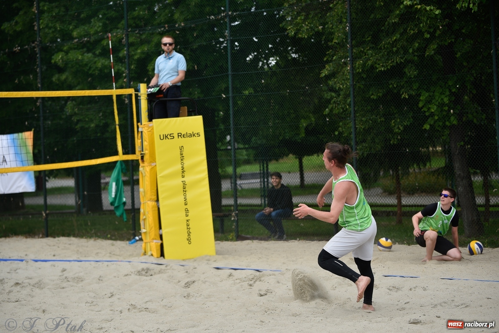 Zdjęcie w galerii na portalu naszraciborz.pl: Półfinał mistrzostw Śląska juniorów w siatkówce plażowej w Raciborzu i Krzanowicach [FOTO] wiadomości z regionu