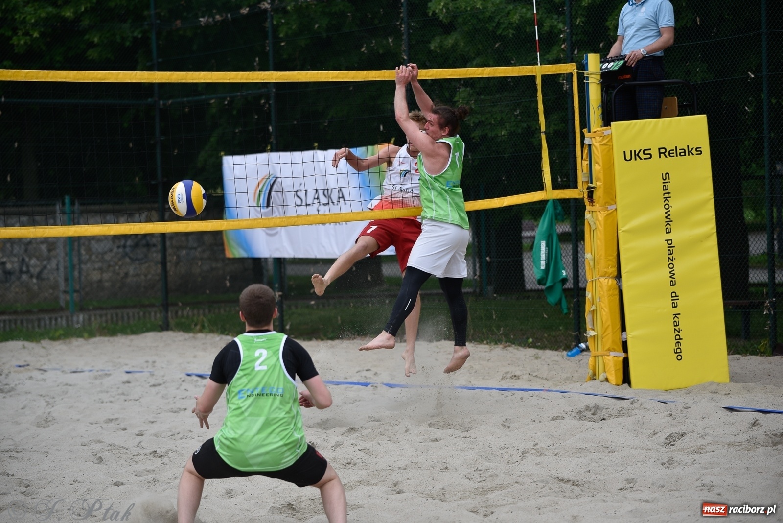 Zdjęcie w galerii na portalu naszraciborz.pl: Półfinał mistrzostw Śląska juniorów w siatkówce plażowej w Raciborzu i Krzanowicach [FOTO] wiadomości z regionu
