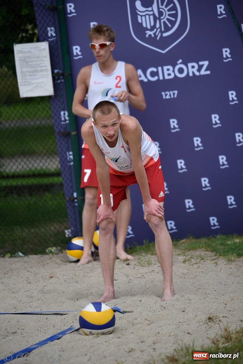 Zdjęcie w galerii na portalu naszraciborz.pl: Półfinał mistrzostw Śląska juniorów w siatkówce plażowej w Raciborzu i Krzanowicach [FOTO] wiadomości z regionu
