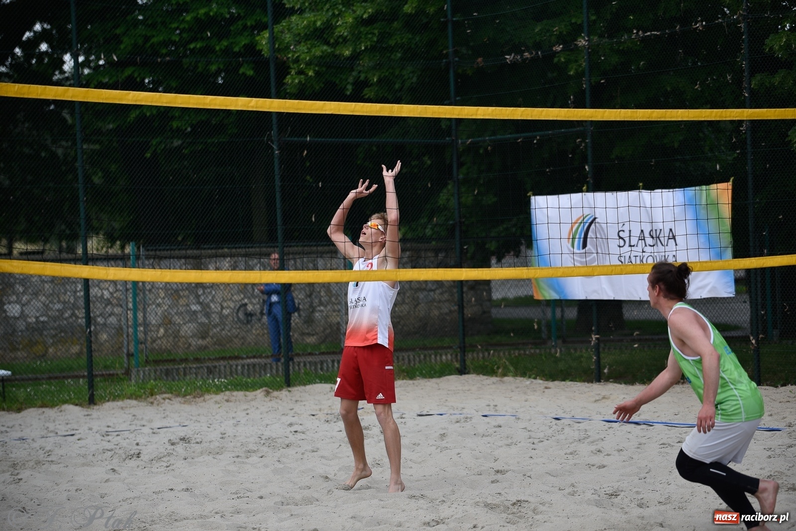 Zdjęcie w galerii na portalu naszraciborz.pl: Półfinał mistrzostw Śląska juniorów w siatkówce plażowej w Raciborzu i Krzanowicach [FOTO] wiadomości z regionu