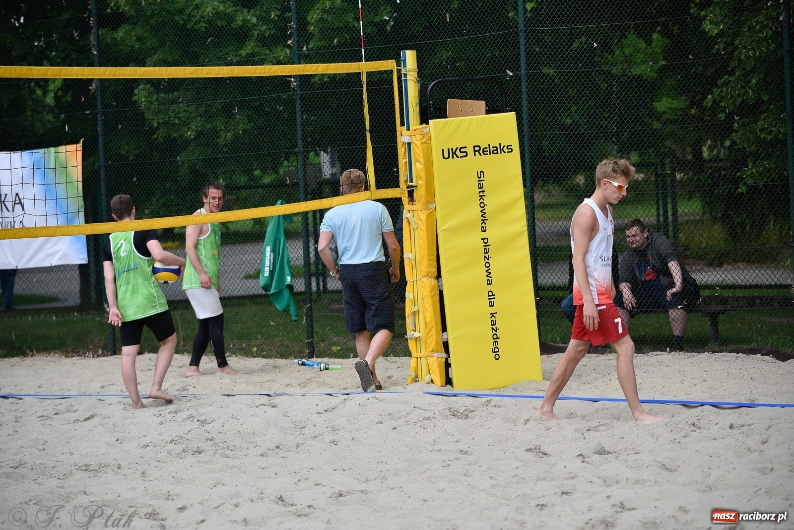Zdjęcie w galerii na portalu naszraciborz.pl: Półfinał mistrzostw Śląska juniorów w siatkówce plażowej w Raciborzu i Krzanowicach [FOTO] wiadomości z regionu