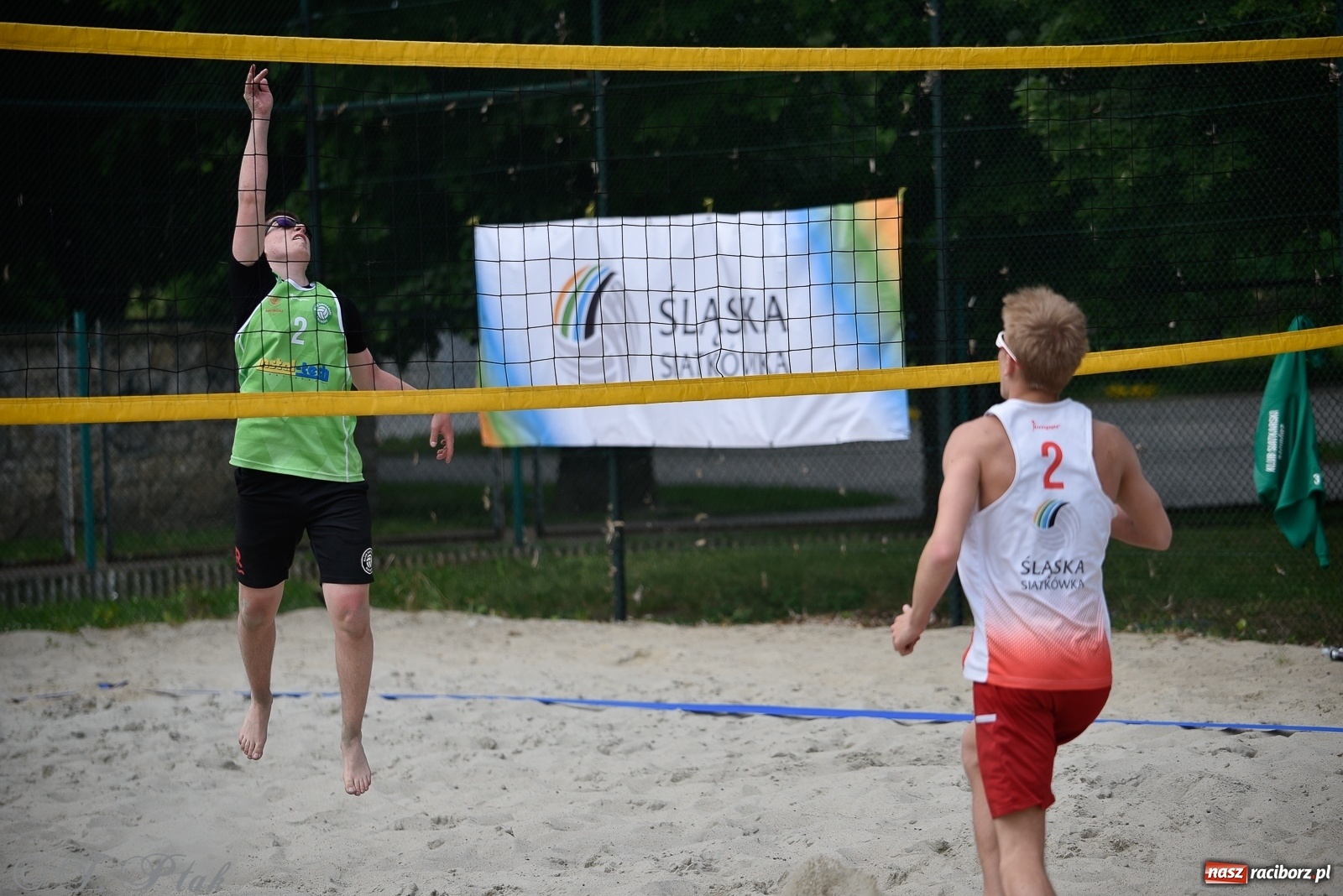 Zdjęcie w galerii na portalu naszraciborz.pl: Półfinał mistrzostw Śląska juniorów w siatkówce plażowej w Raciborzu i Krzanowicach [FOTO] wiadomości z regionu