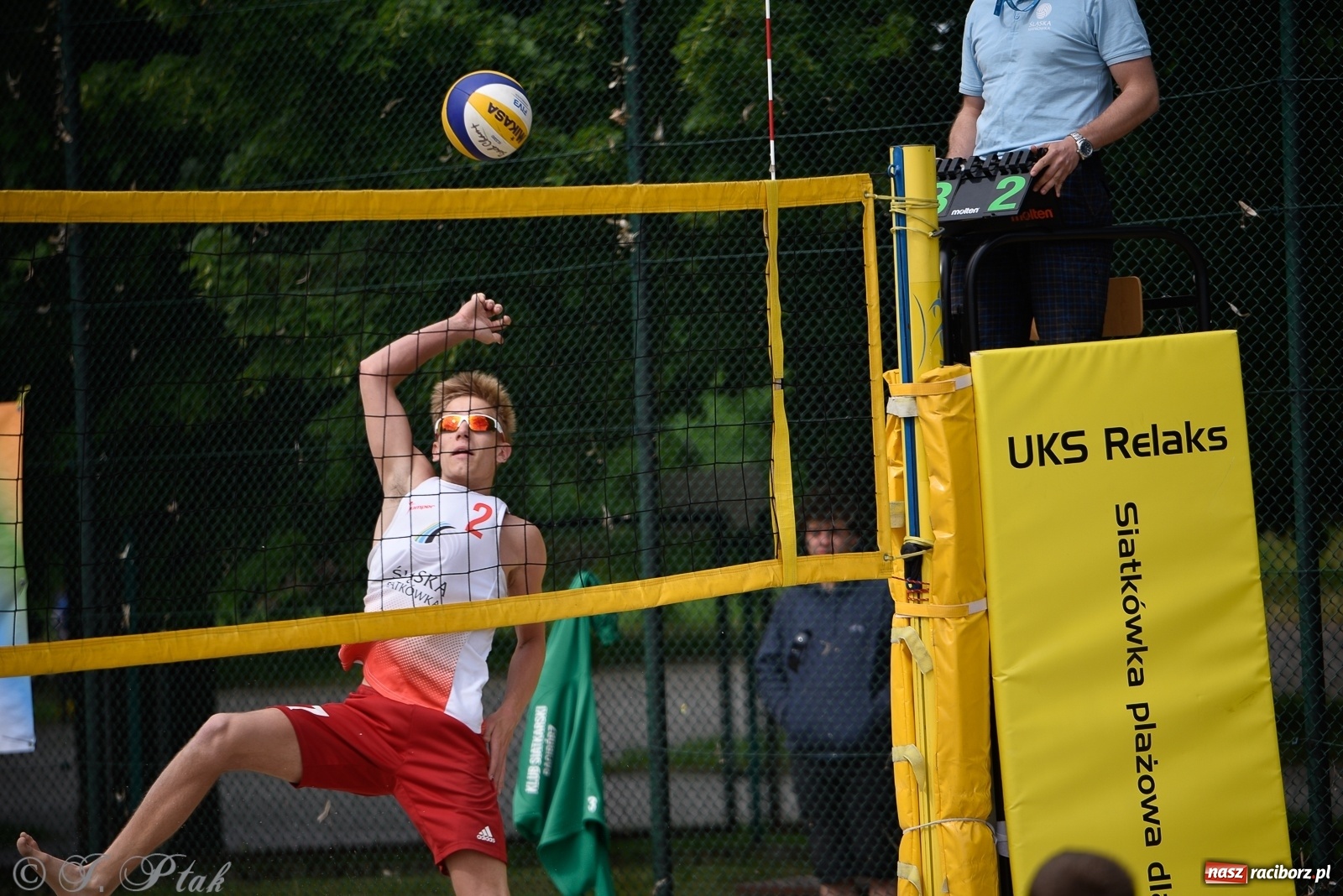 Zdjęcie w galerii na portalu naszraciborz.pl: Półfinał mistrzostw Śląska juniorów w siatkówce plażowej w Raciborzu i Krzanowicach [FOTO] wiadomości z regionu