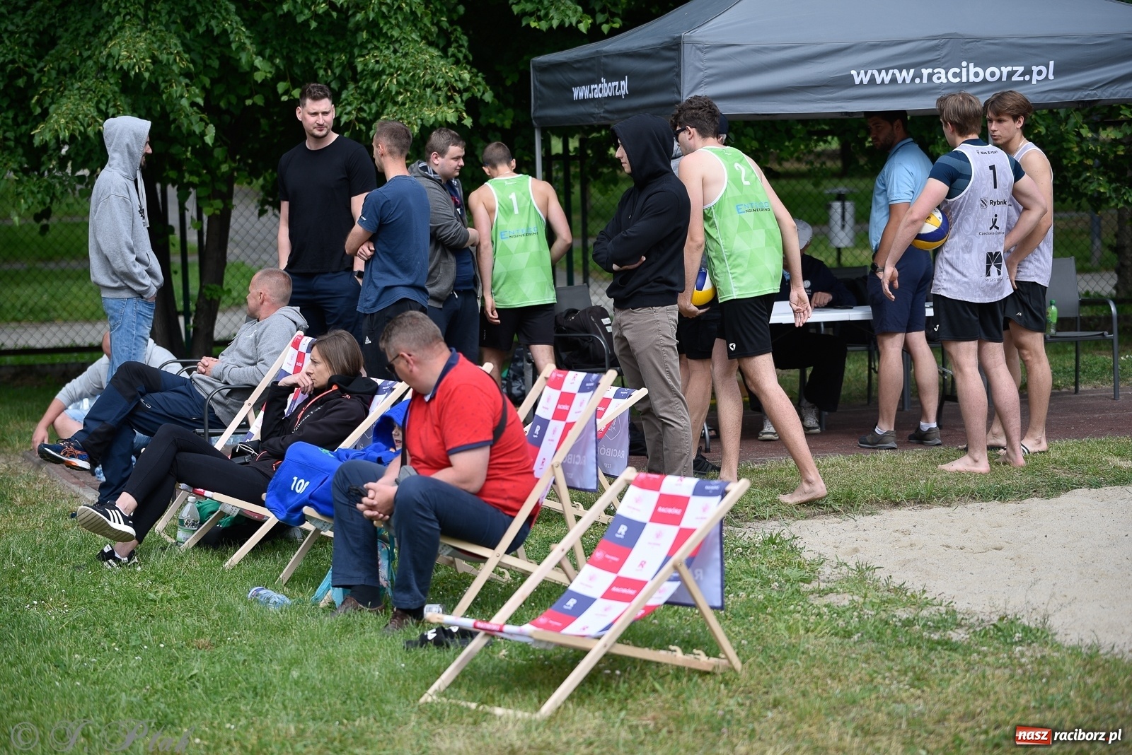 Zdjęcie w galerii na portalu naszraciborz.pl: Półfinał mistrzostw Śląska juniorów w siatkówce plażowej w Raciborzu i Krzanowicach [FOTO] wiadomości z regionu