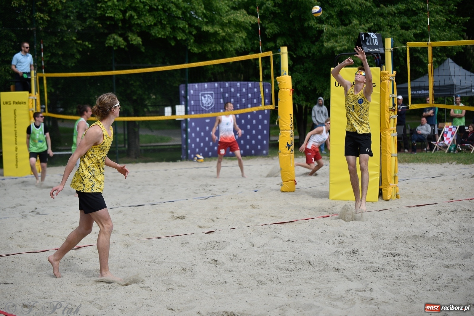 Zdjęcie w galerii na portalu naszraciborz.pl: Półfinał mistrzostw Śląska juniorów w siatkówce plażowej w Raciborzu i Krzanowicach [FOTO] wiadomości z regionu