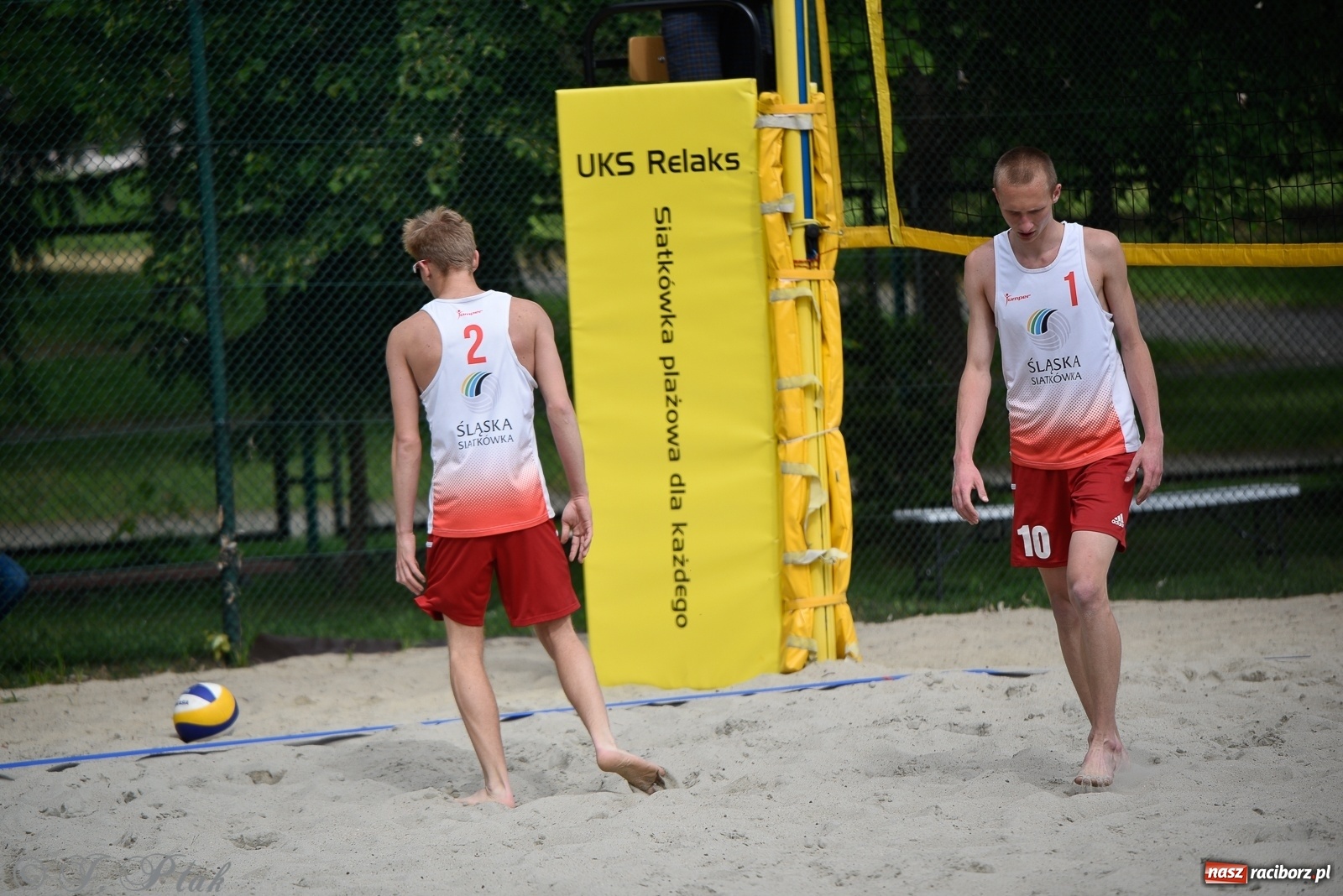 Zdjęcie w galerii na portalu naszraciborz.pl: Półfinał mistrzostw Śląska juniorów w siatkówce plażowej w Raciborzu i Krzanowicach [FOTO] wiadomości z regionu