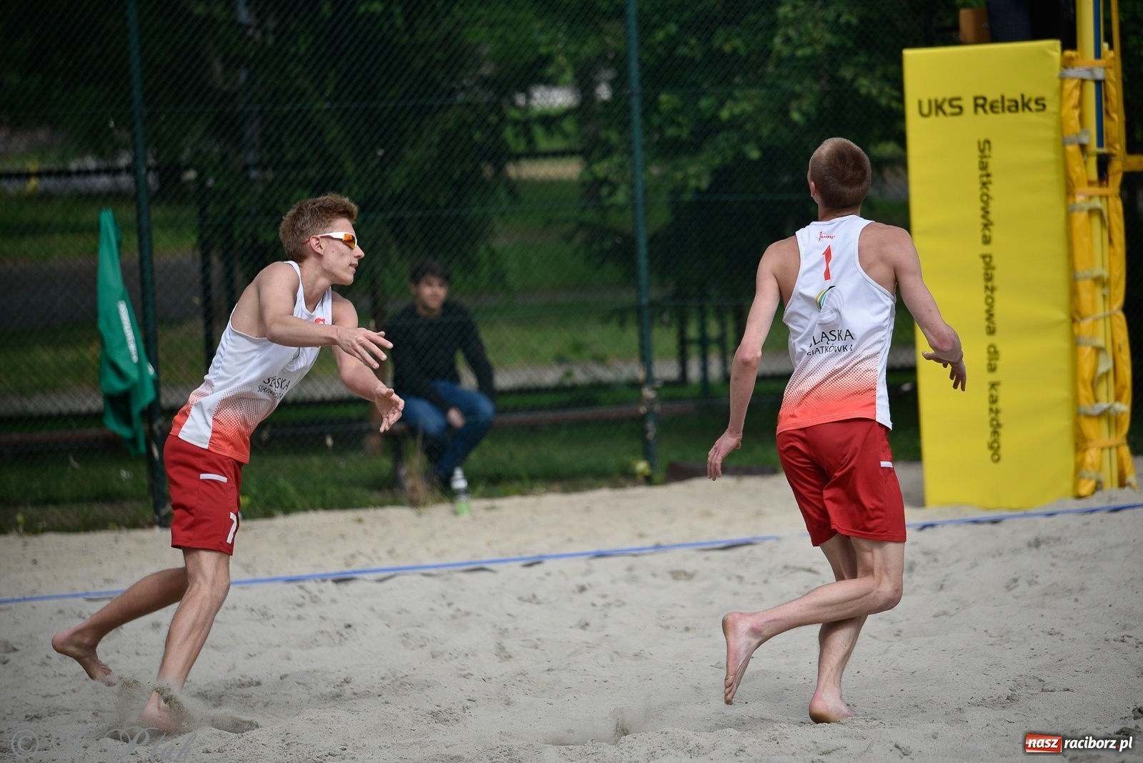 Zdjęcie w galerii na portalu naszraciborz.pl: Półfinał mistrzostw Śląska juniorów w siatkówce plażowej w Raciborzu i Krzanowicach [FOTO] wiadomości z regionu