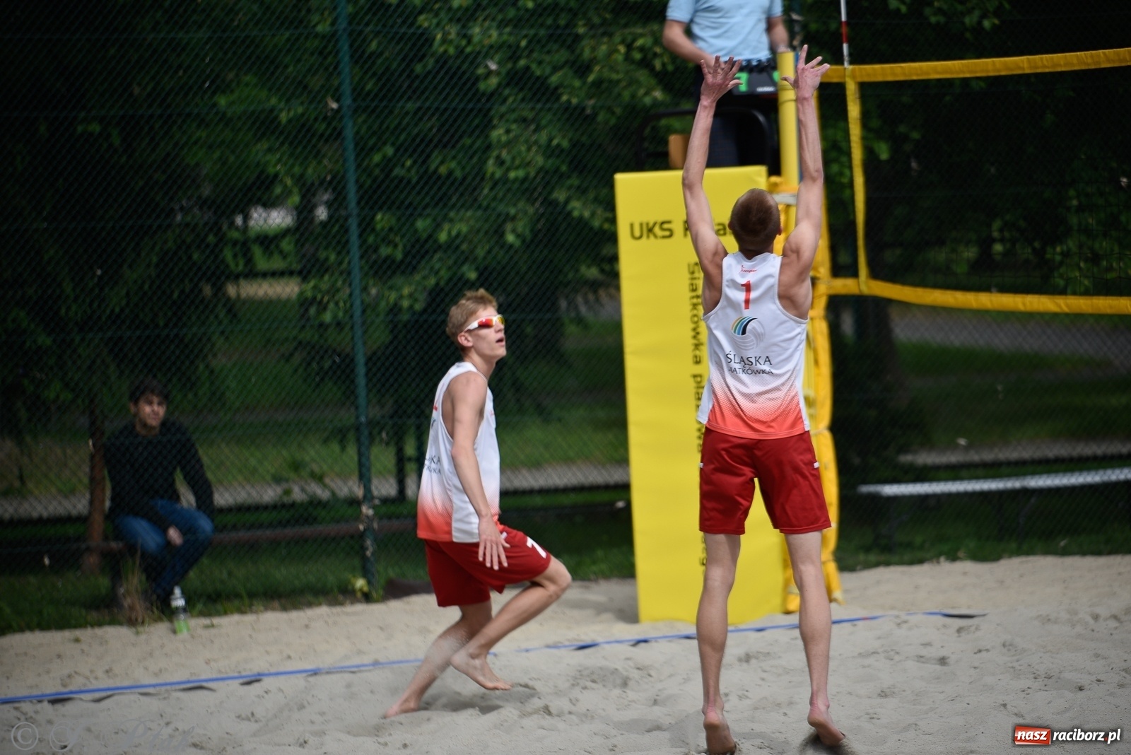 Zdjęcie w galerii na portalu naszraciborz.pl: Półfinał mistrzostw Śląska juniorów w siatkówce plażowej w Raciborzu i Krzanowicach [FOTO] wiadomości z regionu