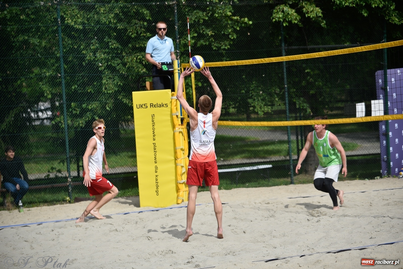 Zdjęcie w galerii na portalu naszraciborz.pl: Półfinał mistrzostw Śląska juniorów w siatkówce plażowej w Raciborzu i Krzanowicach [FOTO] wiadomości z regionu