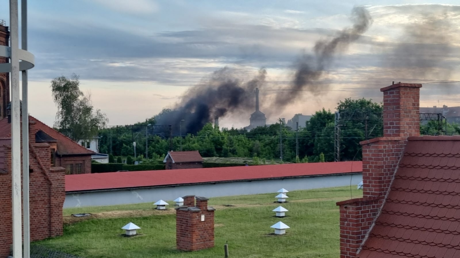 Zdjęcie w galerii na portalu naszraciborz.pl: Raport 998. Czarny dym nad Eichendorffa wiadomości z regionu