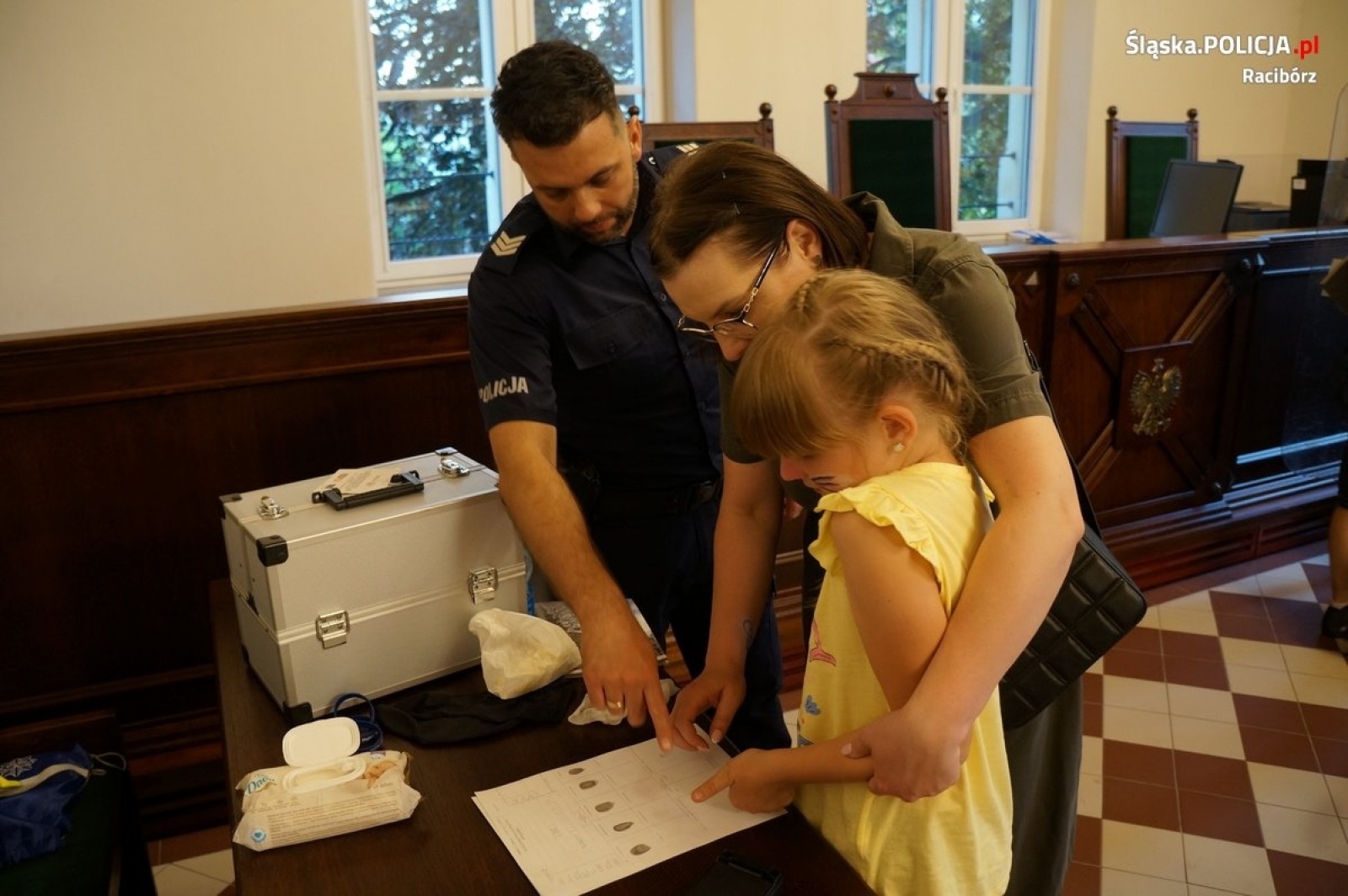 Zdjęcie w galerii na portalu naszraciborz.pl: Raciborscy policjanci na Nocy Muzeów [FOTO] wiadomości z regionu