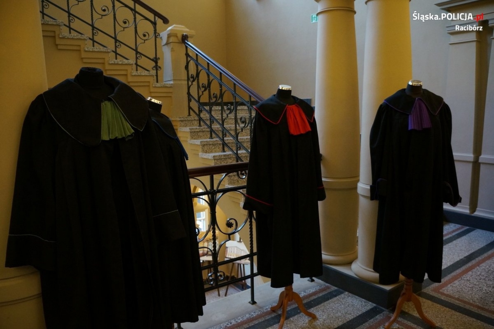 Zdjęcie w galerii na portalu naszraciborz.pl: Raciborscy policjanci na Nocy Muzeów [FOTO] wiadomości z regionu