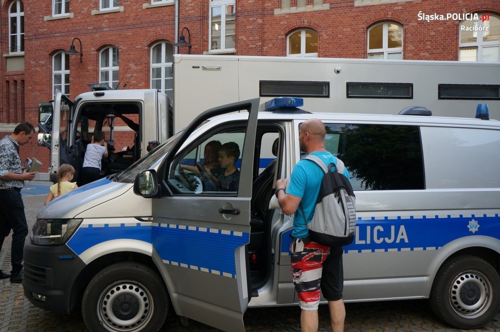 Zdjęcie w galerii na portalu naszraciborz.pl: Raciborscy policjanci na Nocy Muzeów [FOTO] wiadomości z regionu