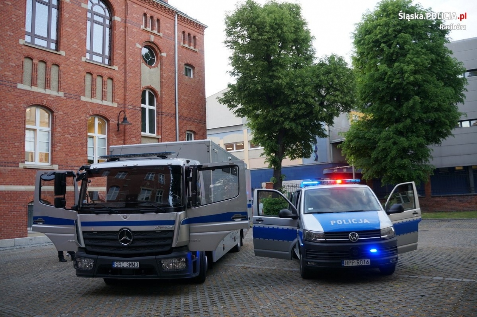 Zdjęcie w galerii na portalu naszraciborz.pl: Raciborscy policjanci na Nocy Muzeów [FOTO] wiadomości z regionu