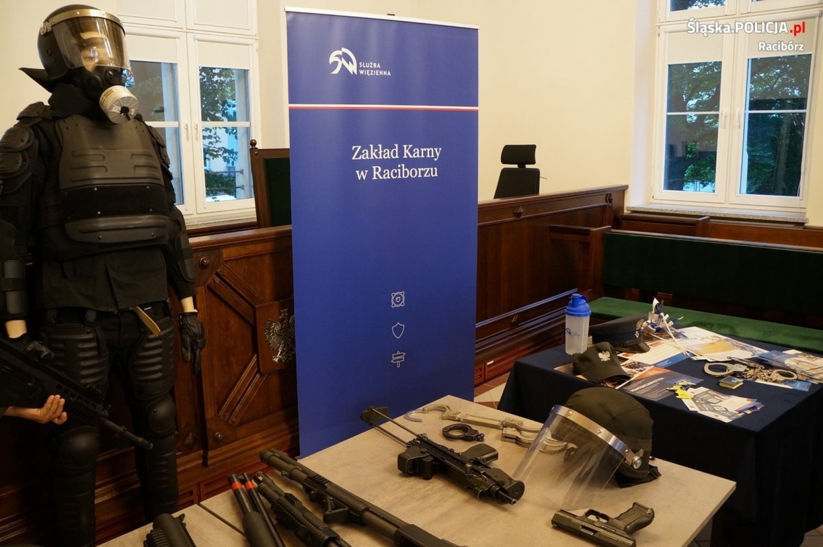 Zdjęcie w galerii na portalu naszraciborz.pl: Raciborscy policjanci na Nocy Muzeów [FOTO] wiadomości z regionu