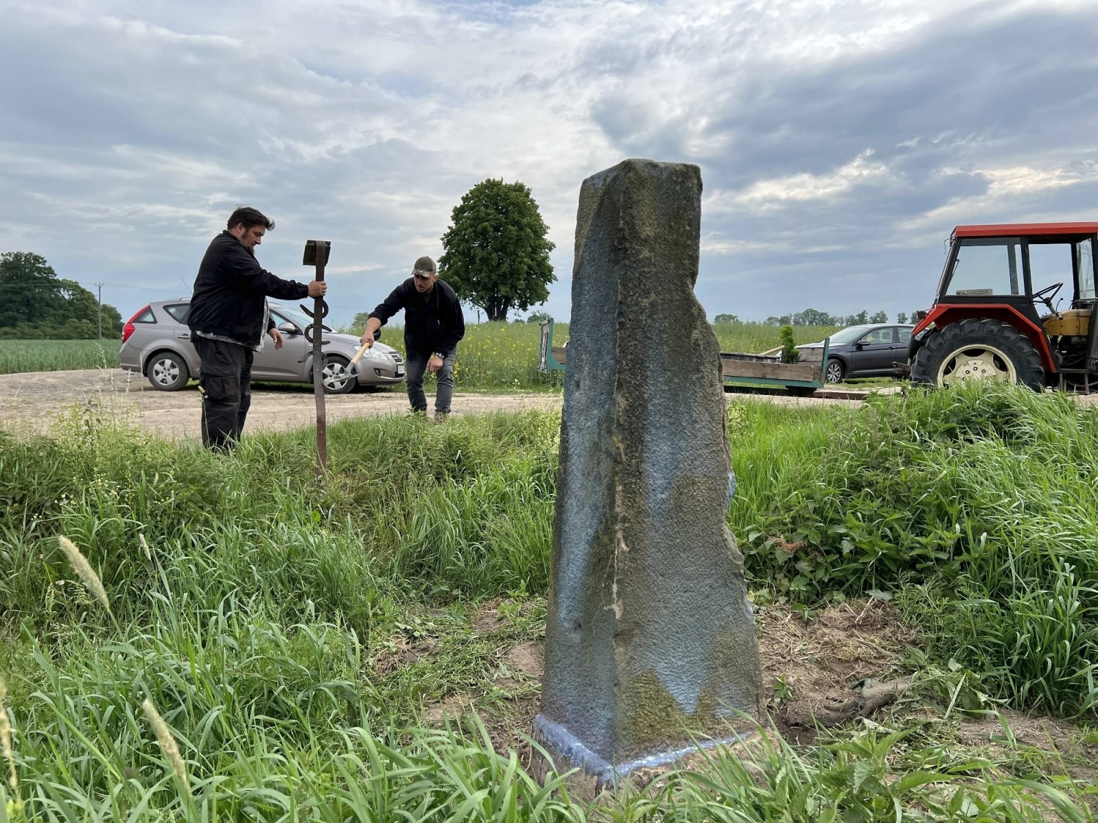 Zdjęcie w galerii na portalu naszraciborz.pl: Jeden kamień, trzy majątki i trzech grafów. Pamiątka po starych czasach w nowej aranżacji [FOTO i WIDEO] wiadomości z regionu