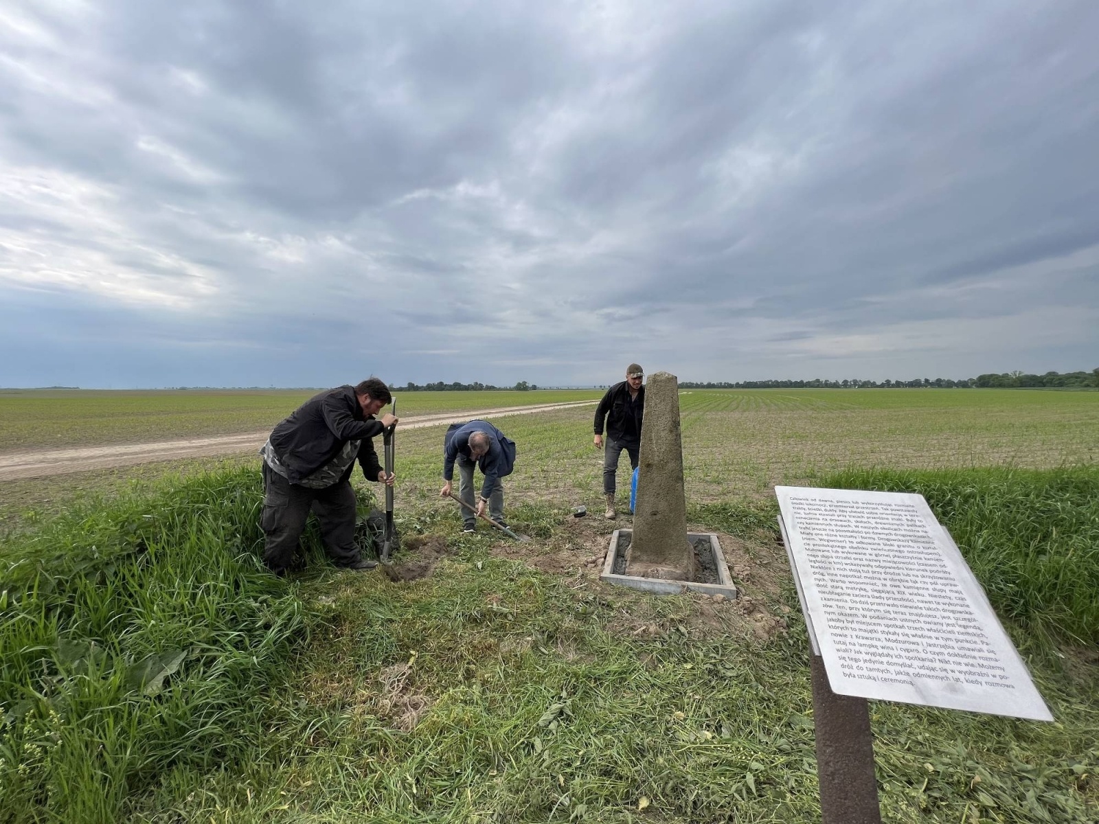 Zdjęcie w galerii na portalu naszraciborz.pl: Jeden kamień, trzy majątki i trzech grafów. Pamiątka po starych czasach w nowej aranżacji [FOTO i WIDEO] wiadomości z regionu