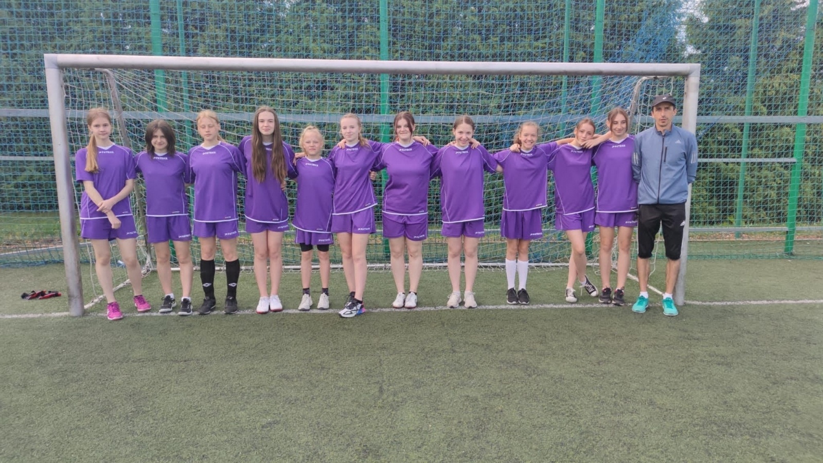 Zdjęcie w galerii na portalu naszraciborz.pl: Piłkarskie zmagania dziewcząt w Pietrowicach Wielkich wiadomości z regionu