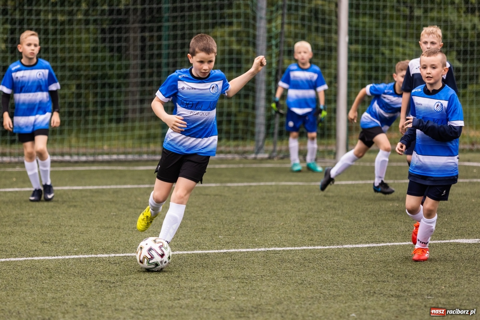 Zdjęcie w galerii na portalu naszraciborz.pl: Piłkarskie emocje w Krzanowicach. Grały orliki [FOTO] wiadomości z regionu