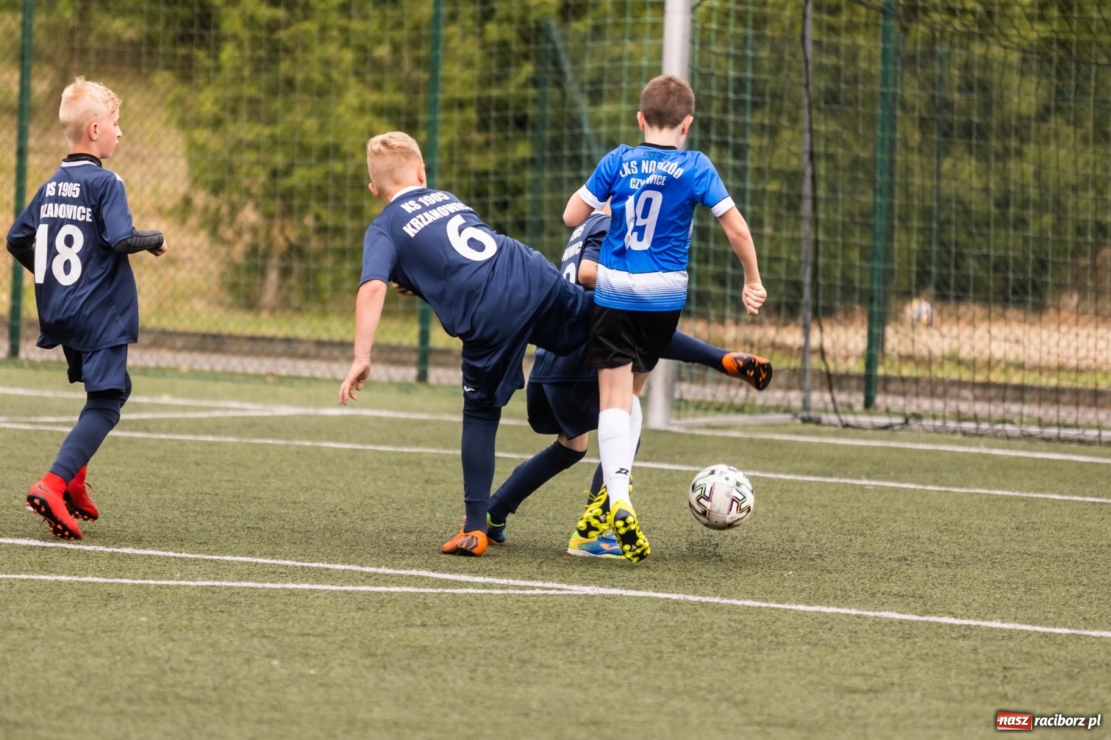 Zdjęcie w galerii na portalu naszraciborz.pl: Piłkarskie emocje w Krzanowicach. Grały orliki [FOTO] wiadomości z regionu