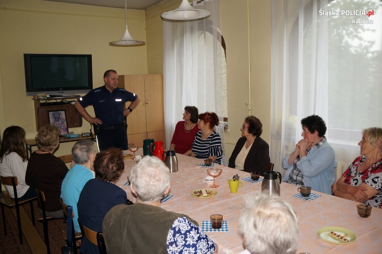 Zdjęcie w galerii na portalu naszraciborz.pl: Raciborscy policjanci spotkali się z seniorami wiadomości z regionu
