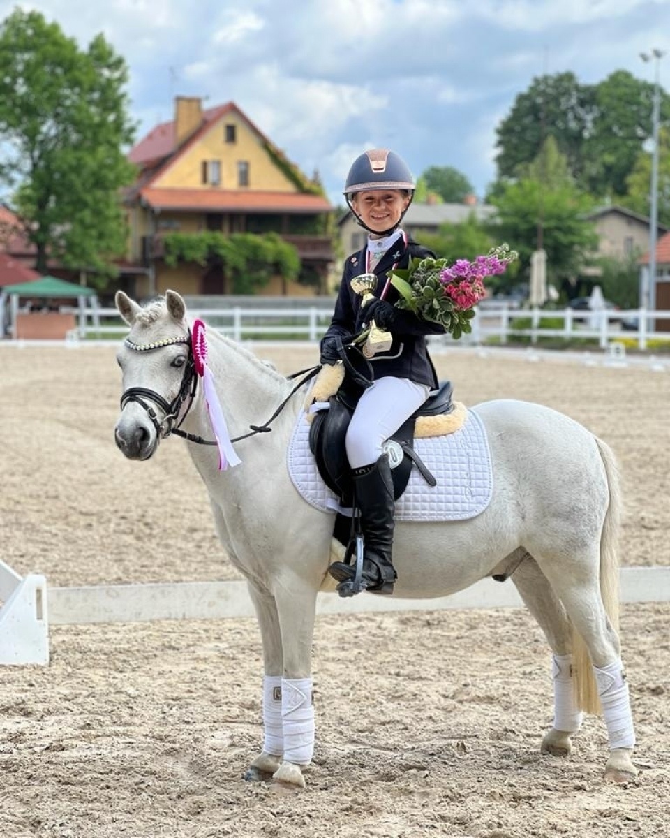 Zdjęcie w galerii na portalu naszraciborz.pl: Vivien i jej kucyk Picasso z sukcesem na zawodach w Zbrosławicach wiadomości z regionu