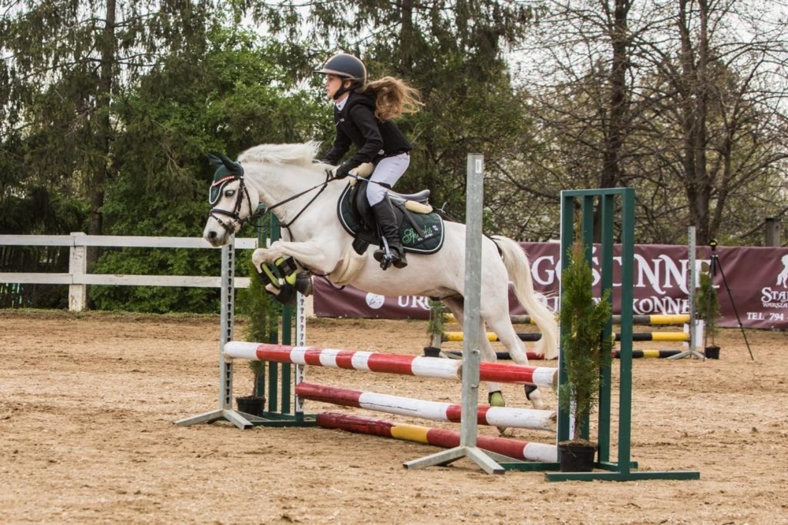 Zdjęcie w galerii na portalu naszraciborz.pl: Vivien i jej kucyk Picasso z sukcesem na zawodach w Zbrosławicach wiadomości z regionu