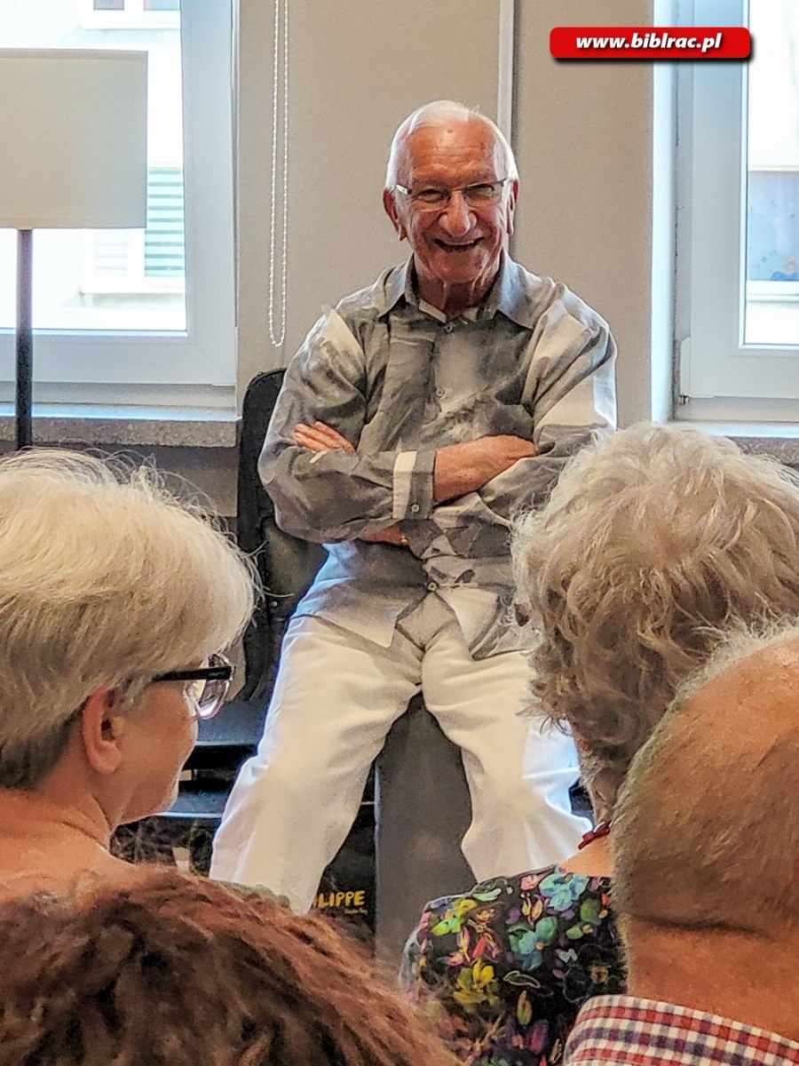 Zdjęcie w galerii na portalu naszraciborz.pl: Niezwyczajne życie zwyczajnego faceta – Szczepan Wilas gościł w bibliotece na Żorskiej wiadomości z regionu