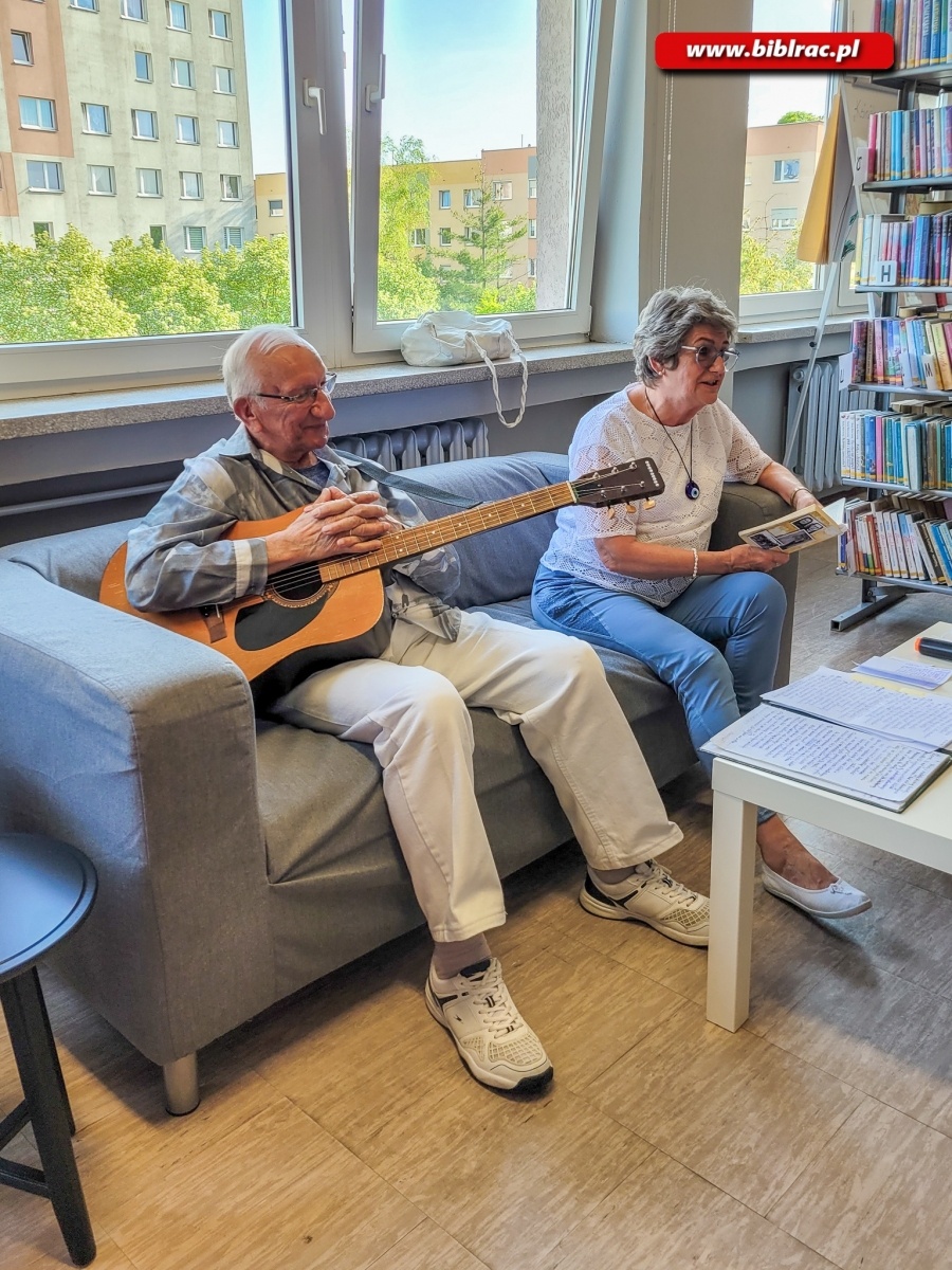 Zdjęcie w galerii na portalu naszraciborz.pl: Niezwyczajne życie zwyczajnego faceta – Szczepan Wilas gościł w bibliotece na Żorskiej wiadomości z regionu