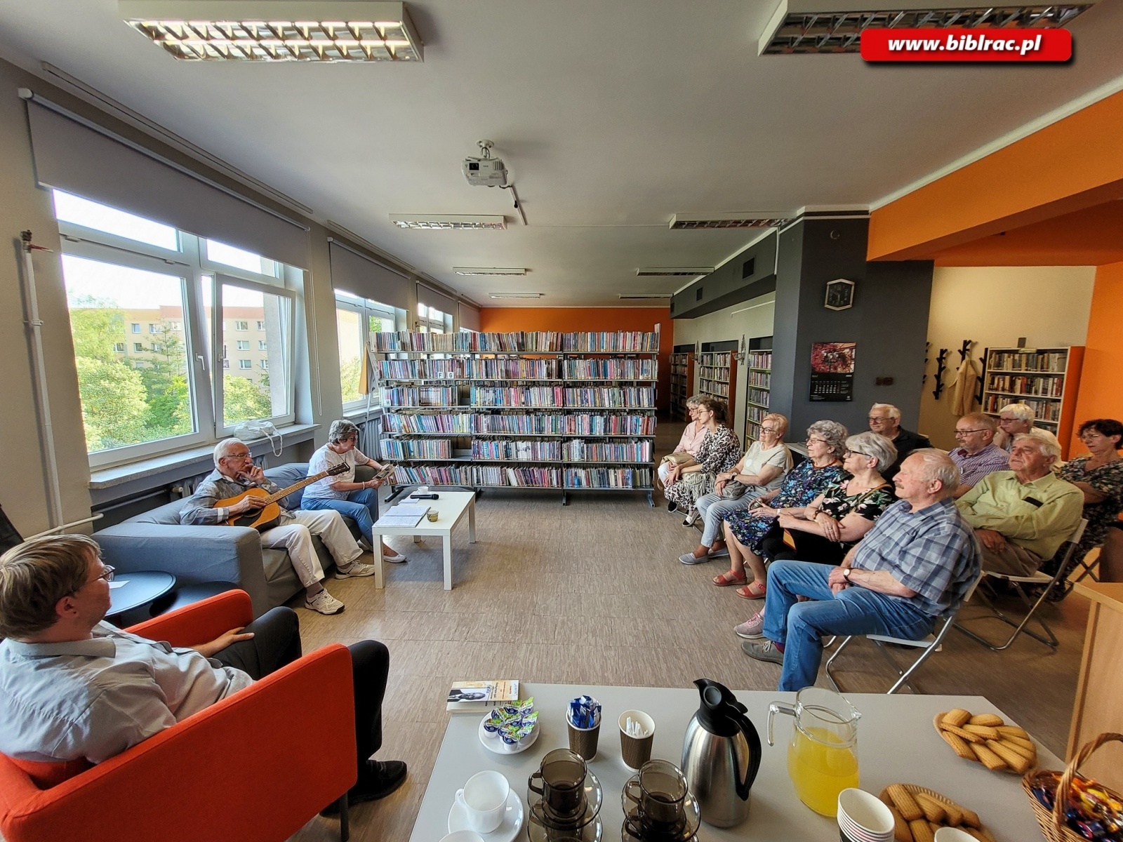 Zdjęcie w galerii na portalu naszraciborz.pl: Niezwyczajne życie zwyczajnego faceta – Szczepan Wilas gościł w bibliotece na Żorskiej wiadomości z regionu