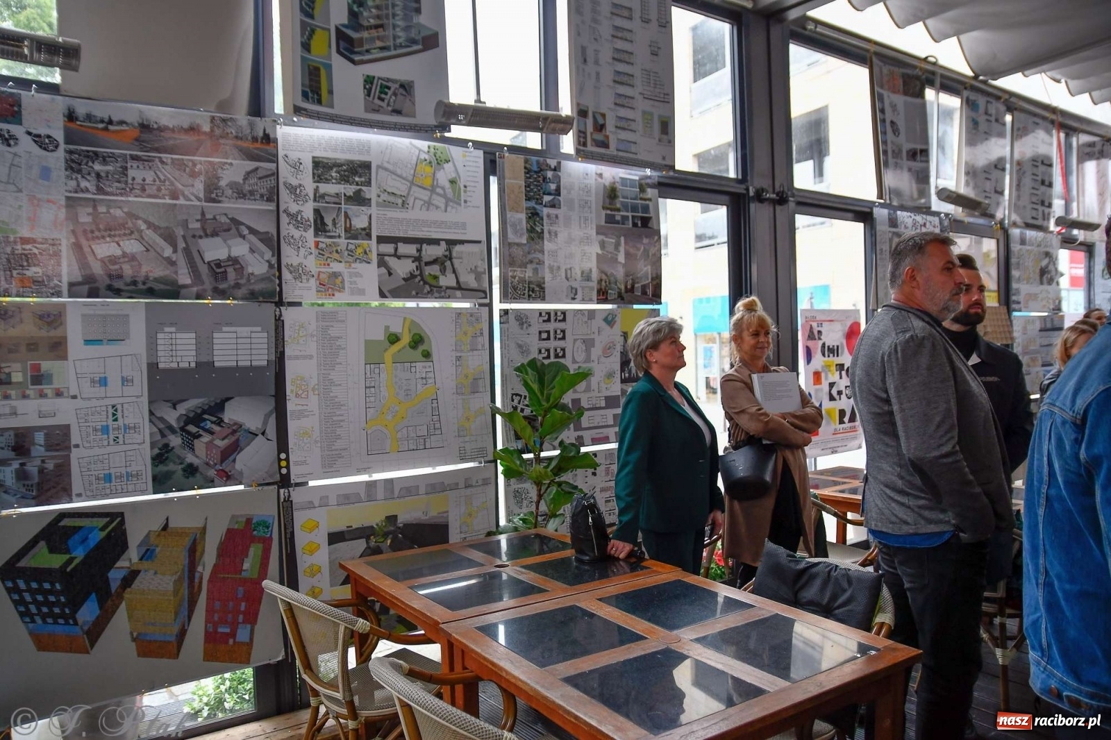 Zdjęcie w galerii na portalu naszraciborz.pl: Młoda architektura Raciborza - PWSZ pokazała prace studentów i wręczyła dyplomy wiadomości z regionu