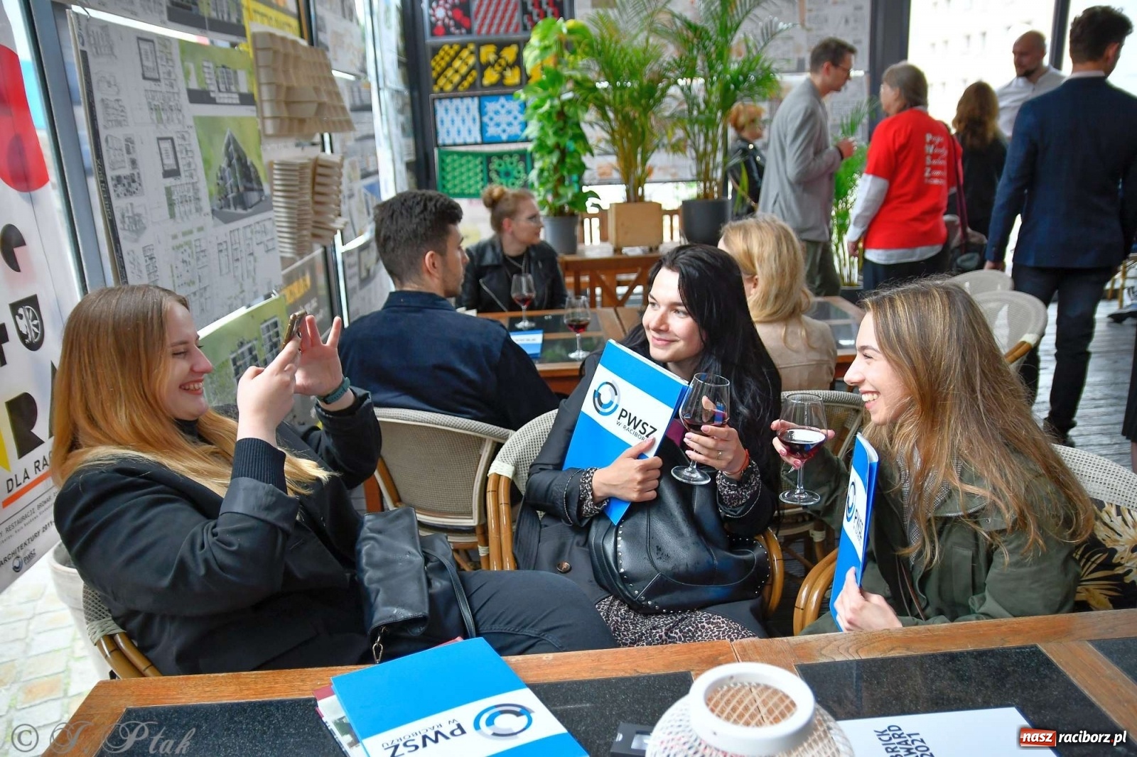 Zdjęcie w galerii na portalu naszraciborz.pl: Młoda architektura Raciborza - PWSZ pokazała prace studentów i wręczyła dyplomy wiadomości z regionu