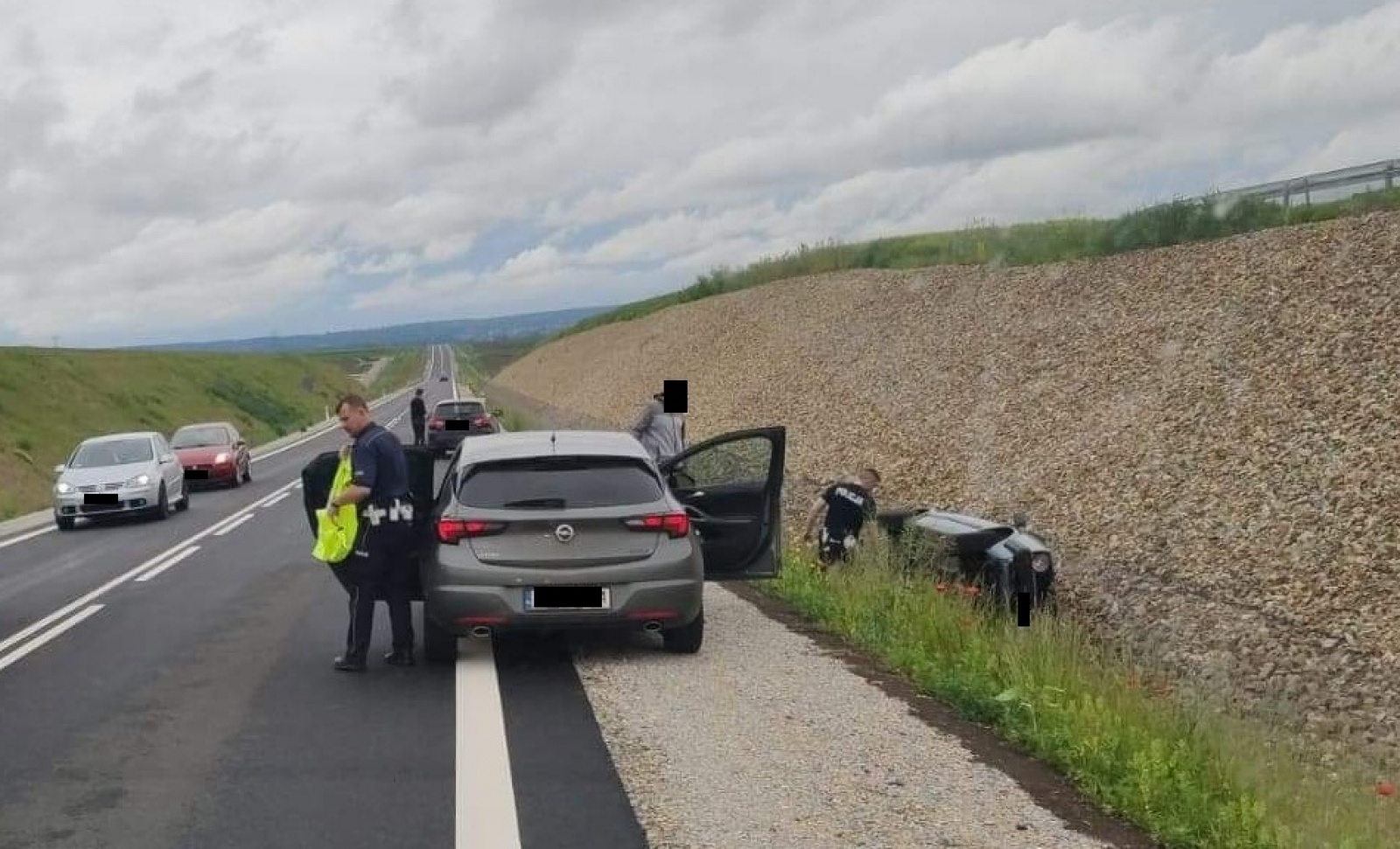 Zdjęcie w galerii na portalu naszraciborz.pl: Finał szarży golfem na nowej obwodnicy wiadomości z regionu