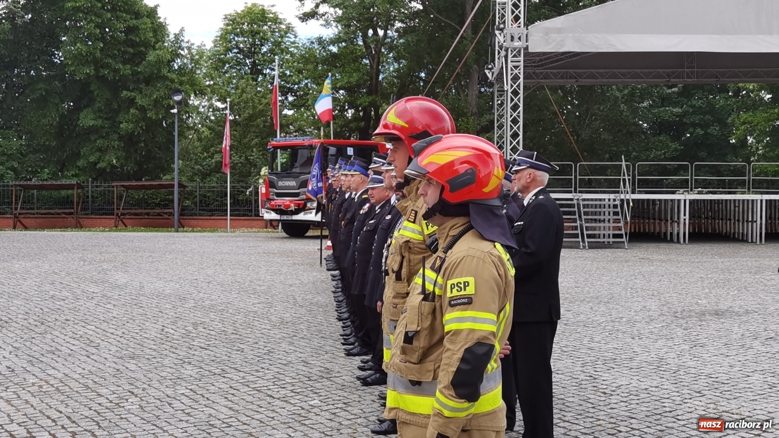 Zdjęcie w galerii na portalu naszraciborz.pl: Cisi aniołowe drugiego człowieka. Dzień Strażaka na Zamku Piastowskim [FOTO i WIDEO] wiadomości z regionu