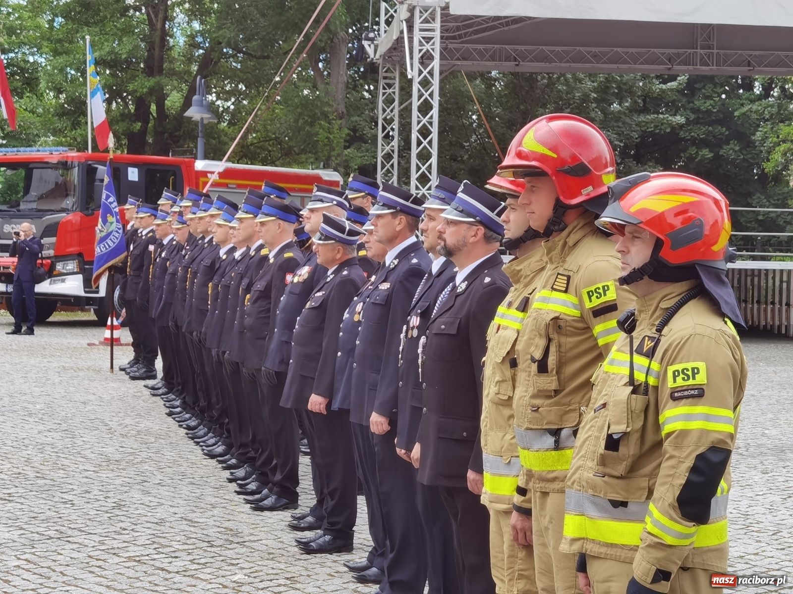 Zdjęcie w galerii na portalu naszraciborz.pl: Cisi aniołowe drugiego człowieka. Dzień Strażaka na Zamku Piastowskim [FOTO i WIDEO] wiadomości z regionu